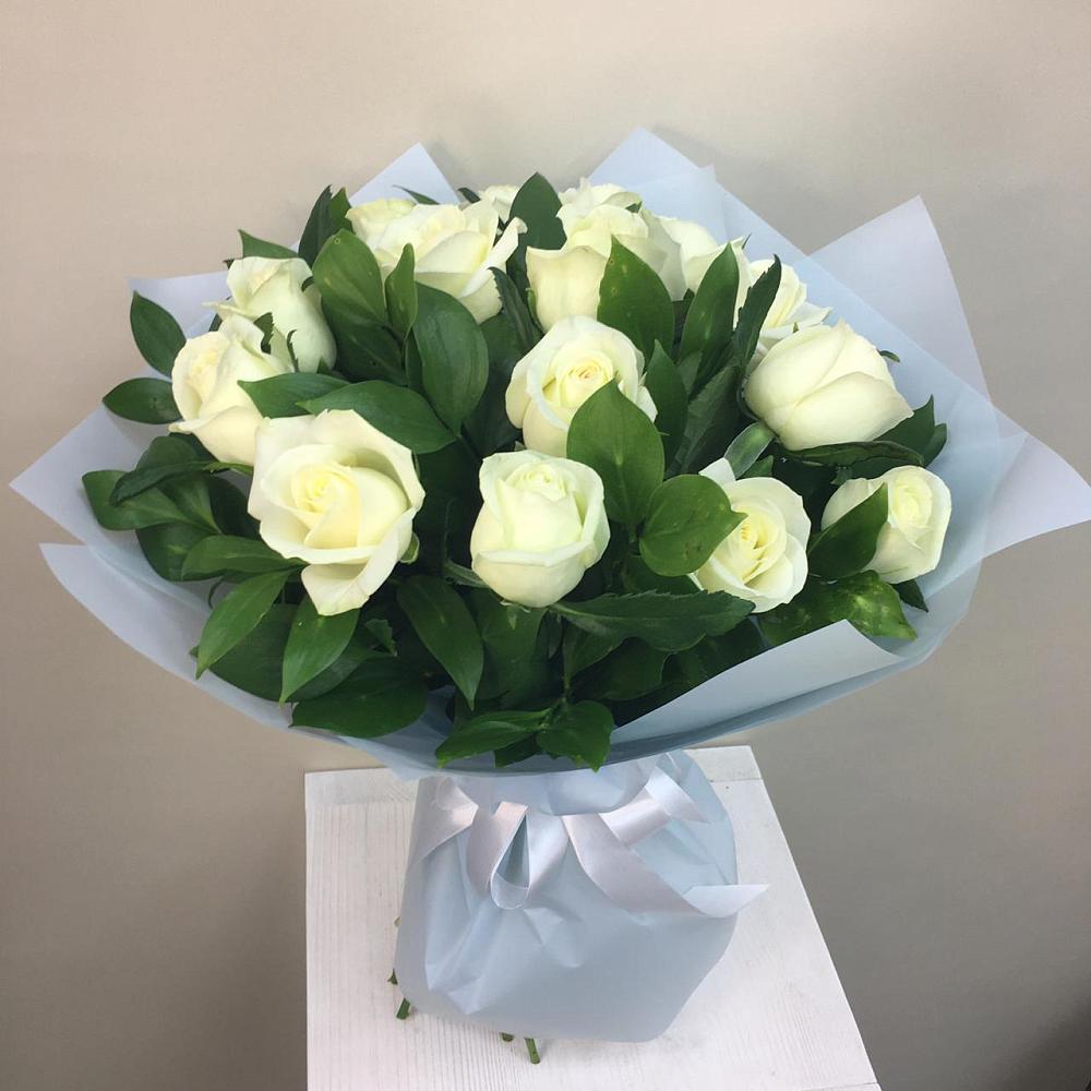 Букет 15 Белых роз Проуд в Галиче