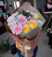 Букет цветов из:  Герберы, Розы и Хризантемы в Галиче