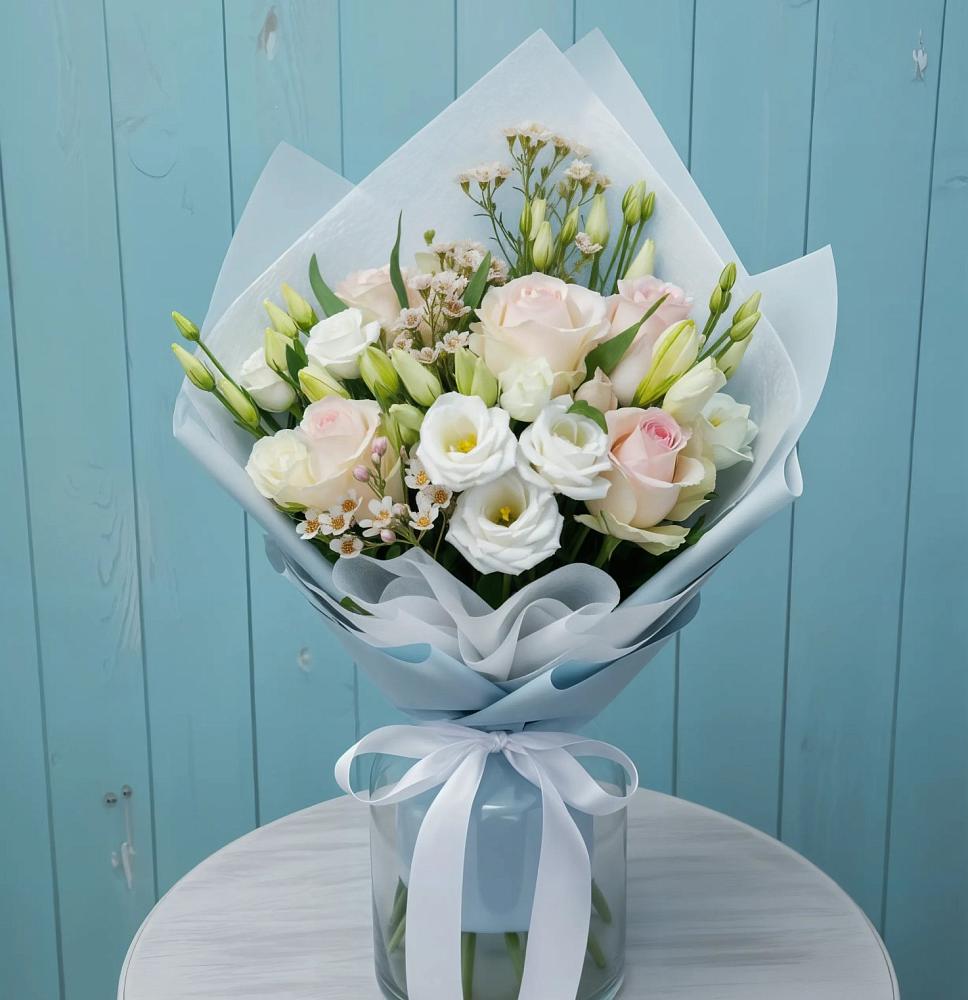 Букет цветов из: Розы и Лизиантусы в Галиче