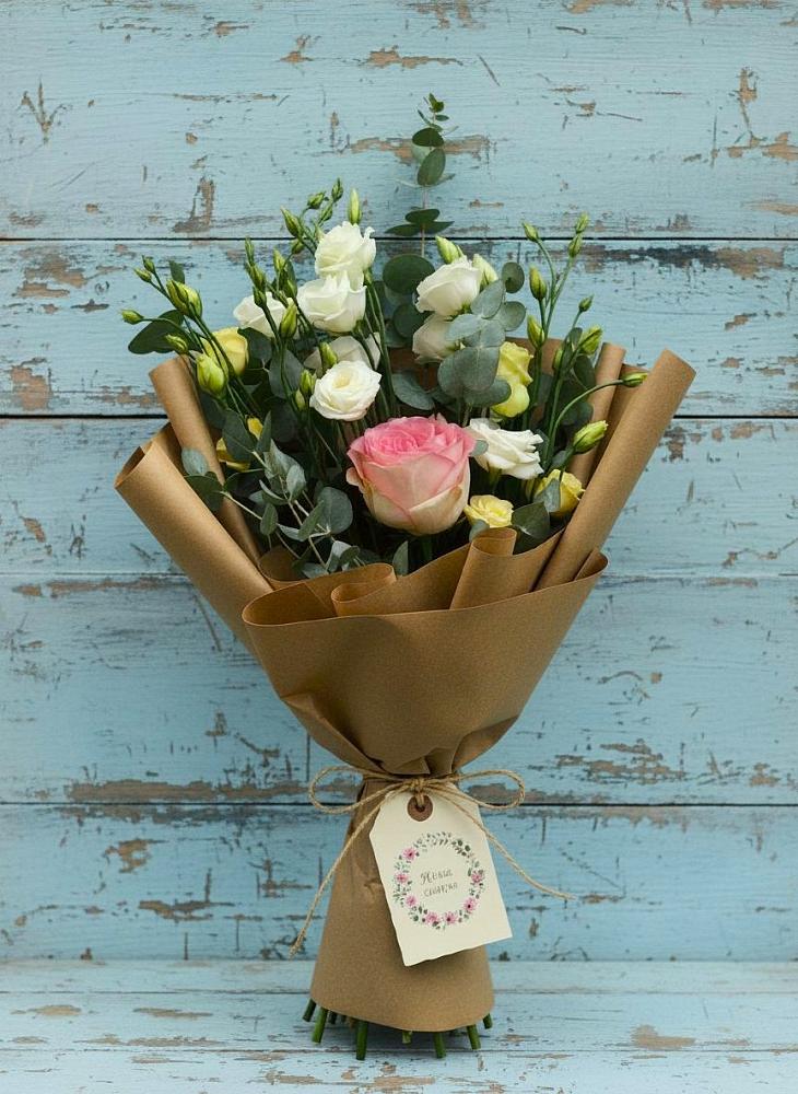 Букет цветов из: Розы и Лизиантусы в Галиче