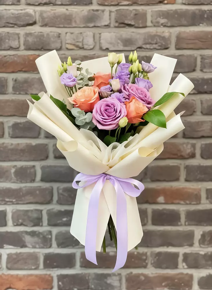 Букет цветов из: Лизиантусы и Розы в Галиче