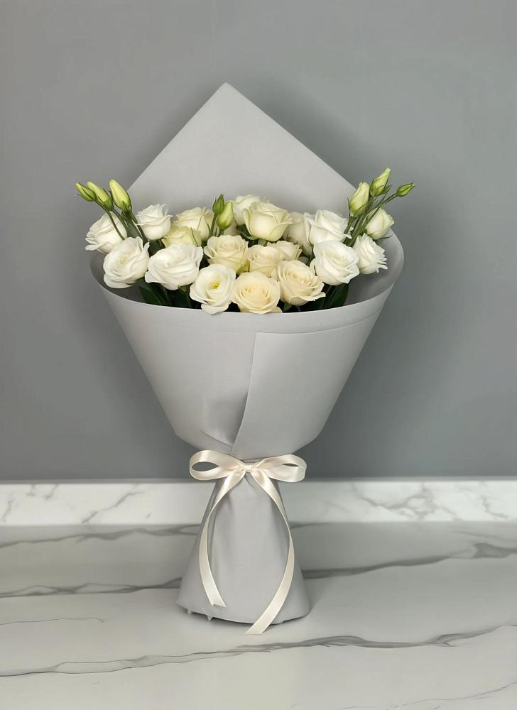 Букет цветов из: Розы и Лизиантусы в Галиче