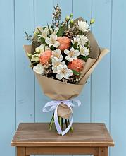 Букет цветов из:  Альстромерии, Лизиантусы, Розы и Хризантемы в Галиче