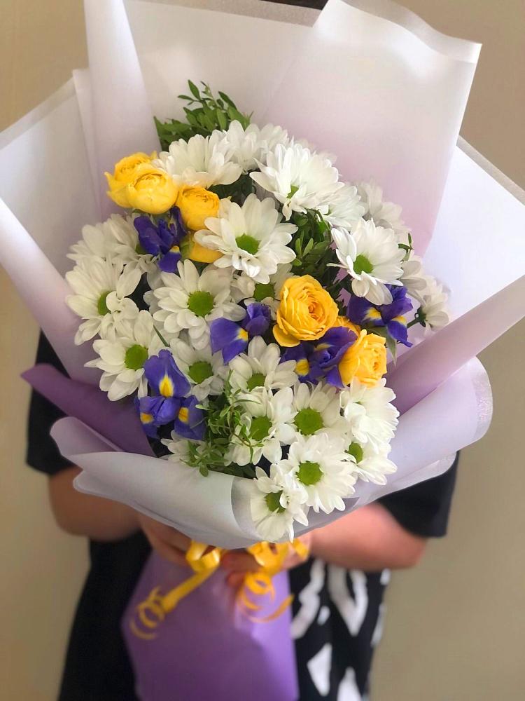 Букет цветов из: Ирисы, Хризантемы и Розы в Галиче