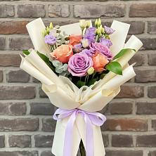 Букет цветов из:  Лизиантусы и Розы в Галиче