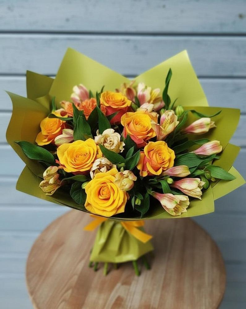 Букет цветов из: Альстромерии и Розы в Галиче