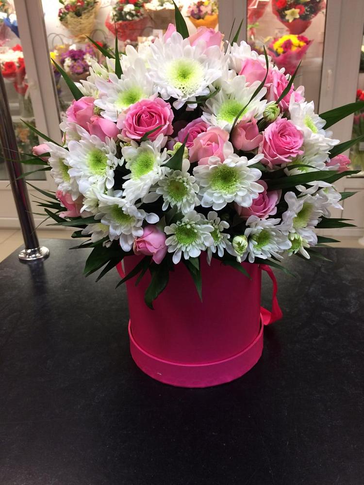 Цветочная композиция из Розы и Хризантемы в шляпной коробке в Галиче