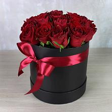 Цветочная композиция из Розы в шляпной коробке в Галиче