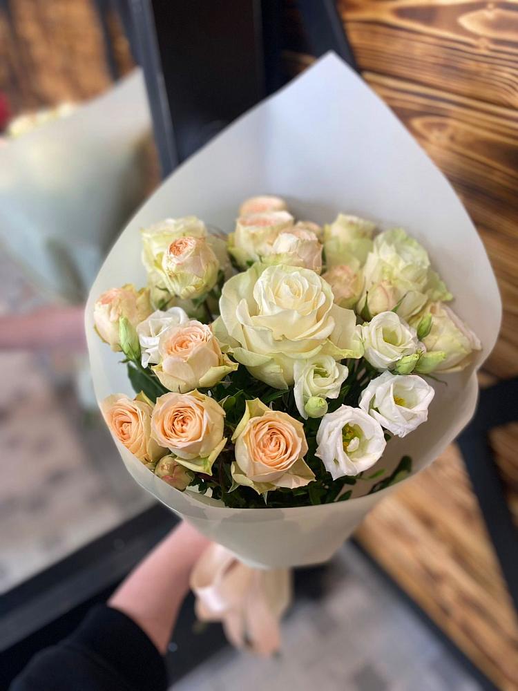 Букет цветов из: Розы и Лизиантусы в Галиче